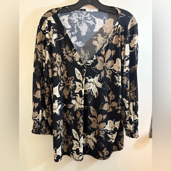 Neutral floral shirt - Picture 2 of 4